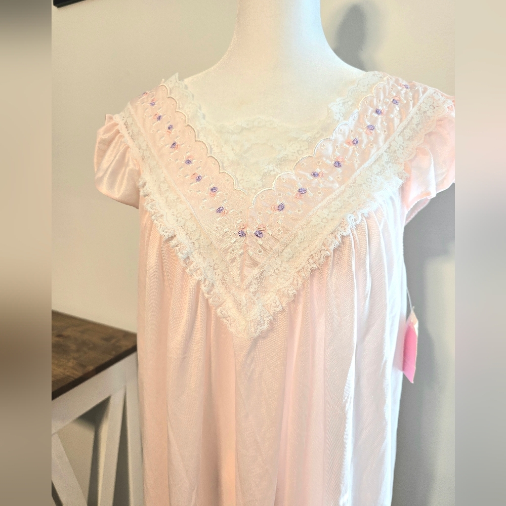 Vandemere NWT Vintage Light Pink Nightgown Women's Size Medium - Picture 2 of 11